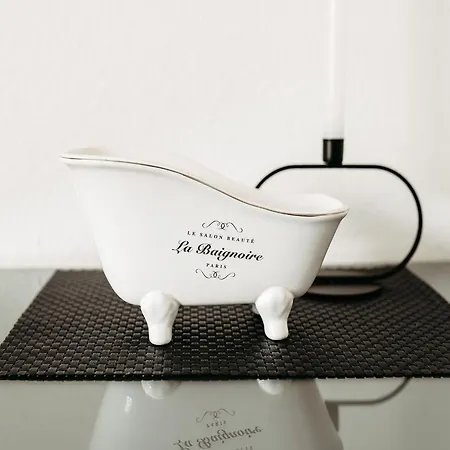 Apartment Am - *